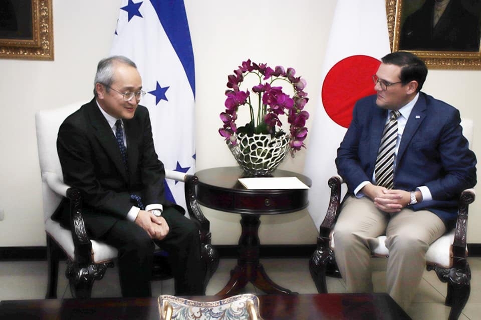 福田大使によるロサレス新外務・国際協力大臣の表敬 在ホンジュラス日本国大使館