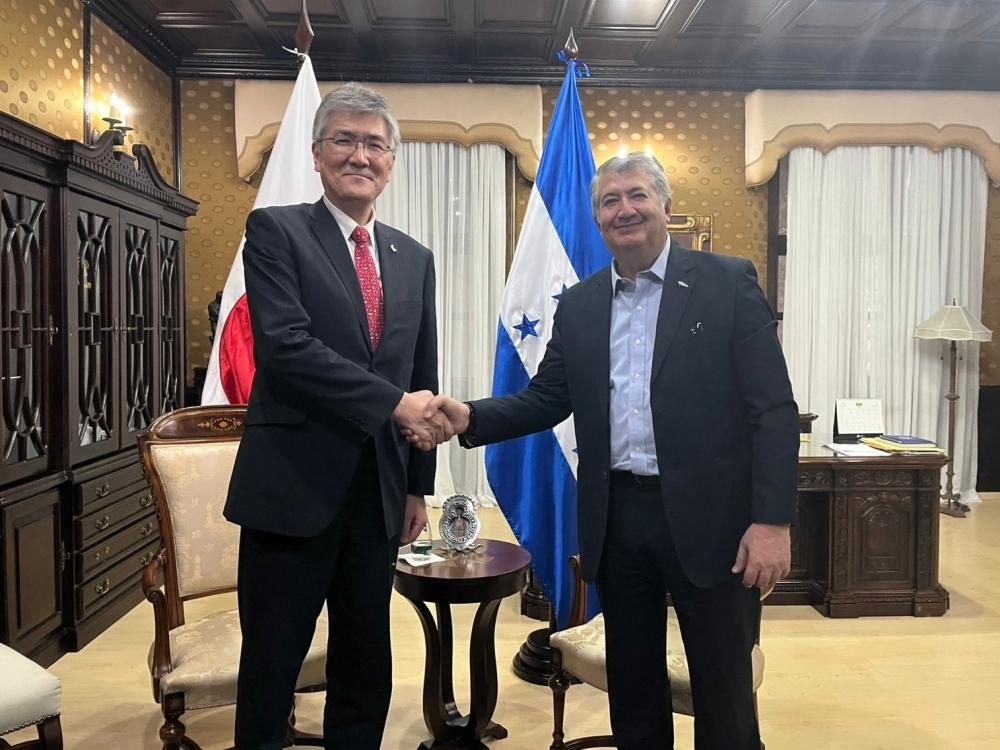 石瀬局長×ガルシア大統領府大臣