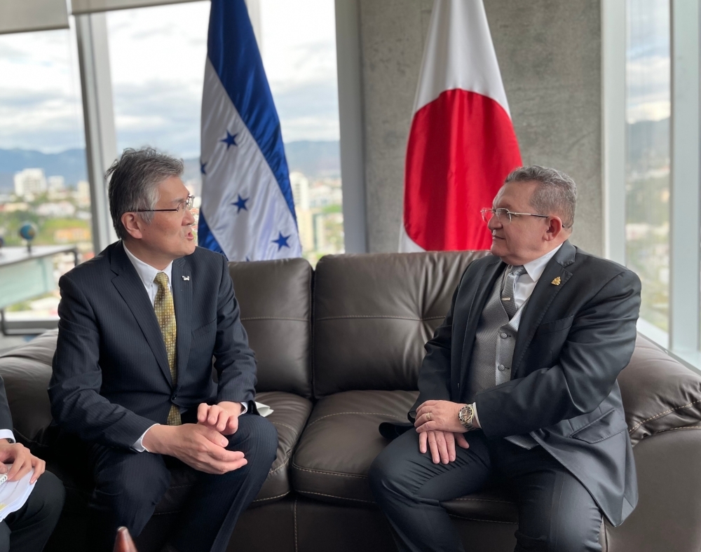 石瀬局長×フローレス副大統領